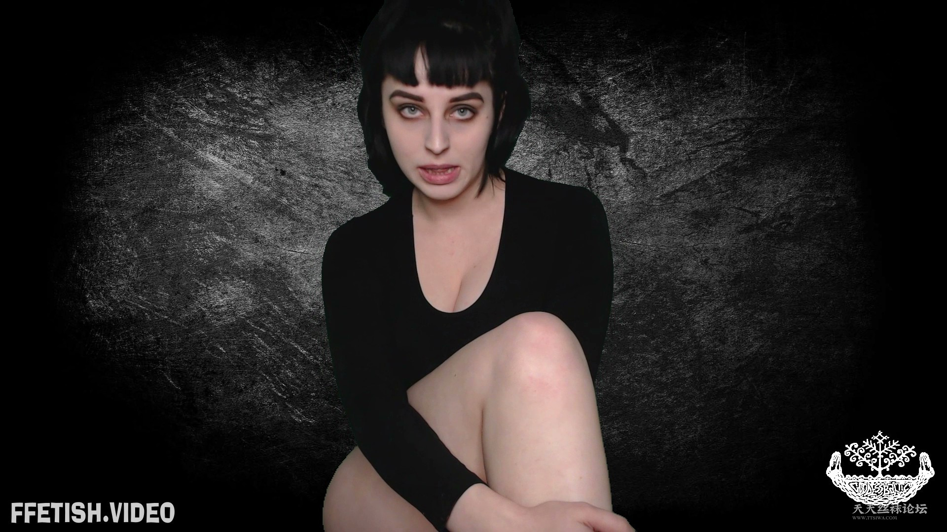 Tsarina Baltic - Mindfucking Aroma - frame at 0m14s.jpg