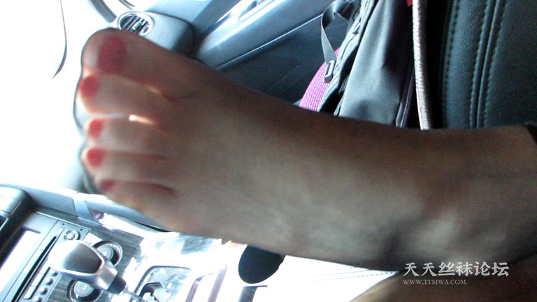 大陆范玮琪小姐姐丽娜短丝秀 (3).png