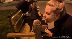 欧美女女 户外闻鞋tian玻璃丝足