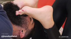 欧美 胡子哥tian漂亮美女超嫩裸足