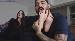 欧美 胡子哥tian红唇美女的嫩足