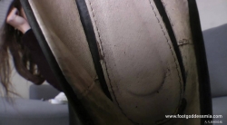 【Goddess Mia】脏脚、大脚、女王支配！Goddess+Mia+-+Lick+my+old,+worn+ballet+flats+and+my+sweaty+feet,+you+slut+–+part+2