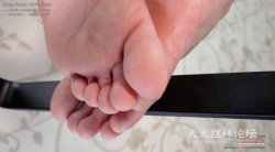 Sexy Asian girl Zheng Shuwen showcases her flexible and sexy 38EU feet 4k