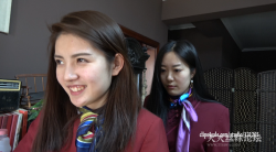 【K&M】Two beautiful stewardess stepping on their feet [4K]（芮芮 & 小白）