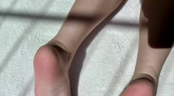 裸足脚底