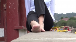 妍妍模拍系列之二十八：大胆扭动丝脚、展示丝足！！