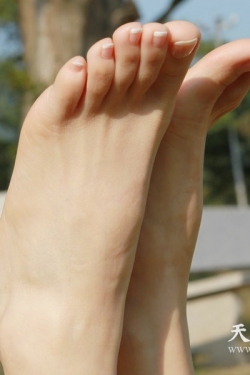 Fannie芬妮美足园高清原图之园林秋色（裸足3）[52P/180MB] [编号]  : A3377