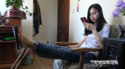 【K&M】Zuozuo barefoot and Flip flops [4K]