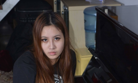 美脚与钢琴