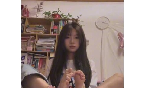 定制高颜值大一女生自拍裸足丝足5v12p
