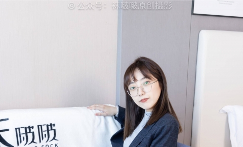 袜啵啵709期：稚予-平底鞋、厚灰丝、裸足、ol制服、丝袜淋水剧情