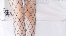 袜啵啵486期稚予网袜 裸足踩蛋糕